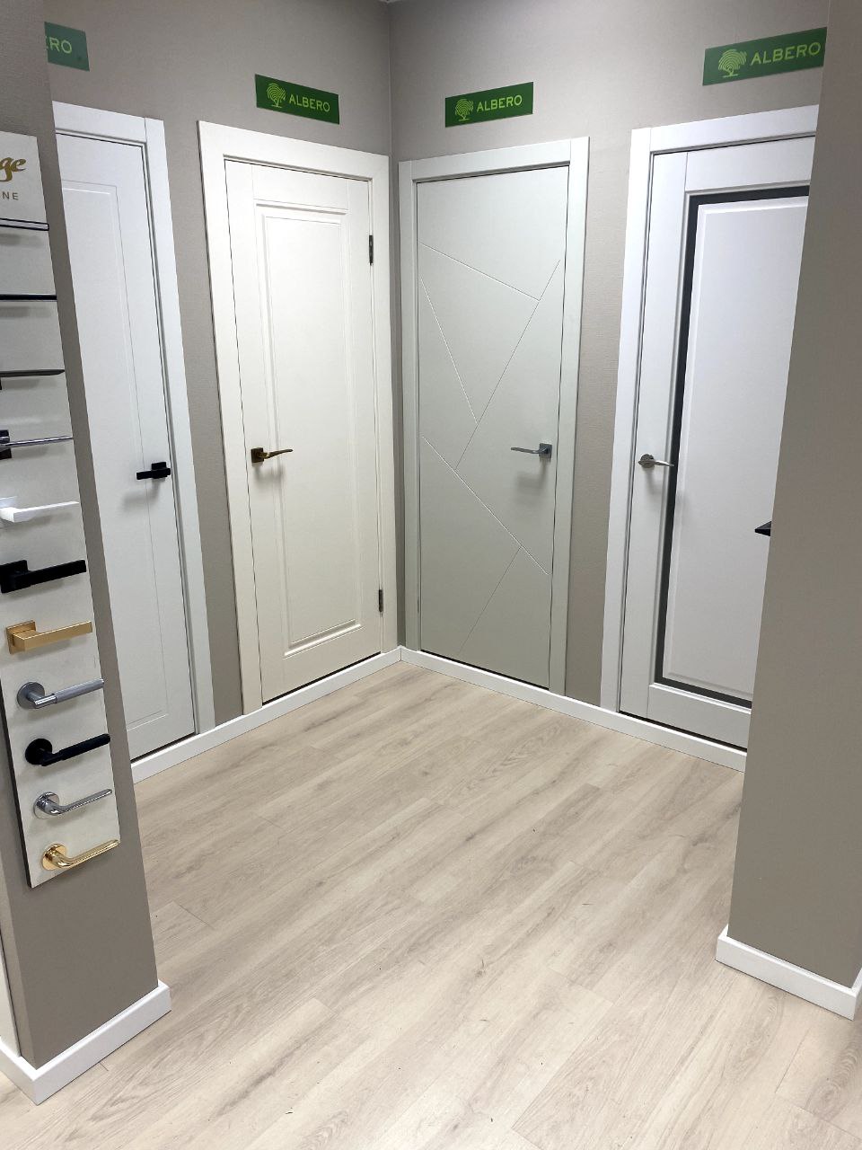 Шоу-рум Desler Doors — образцы дверей